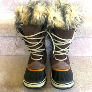 Sorel boots size 8.